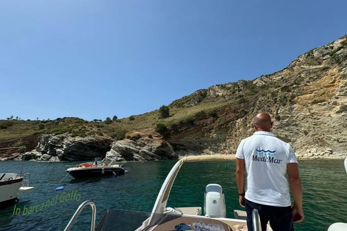 Affitto gommone 12 passeggeri con e senza conducente