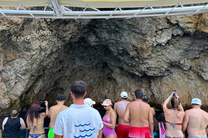 Gita in catamarano da Balestrate a Cala Rossa di Terrasini